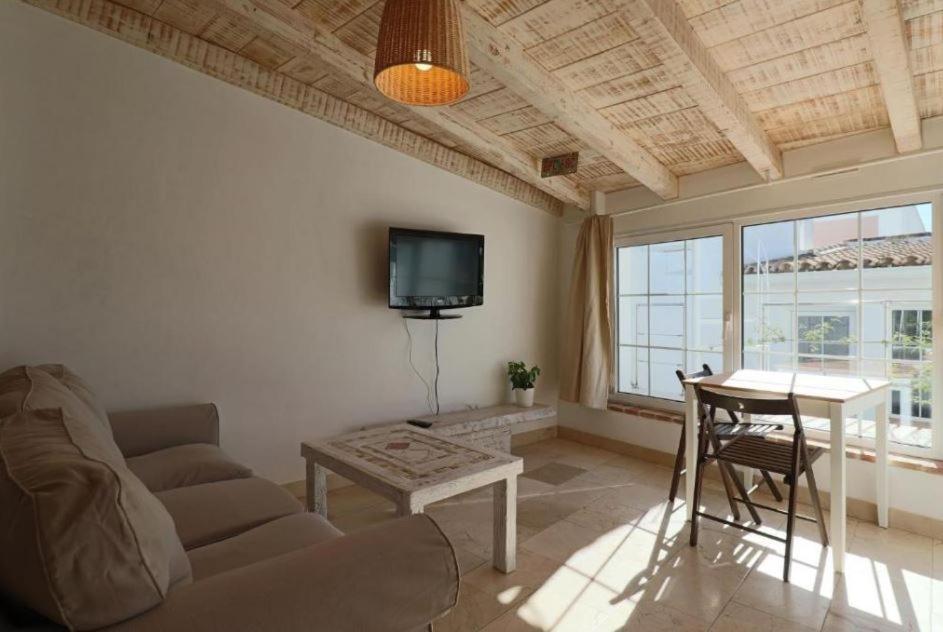 Castillo Quince Apartment *